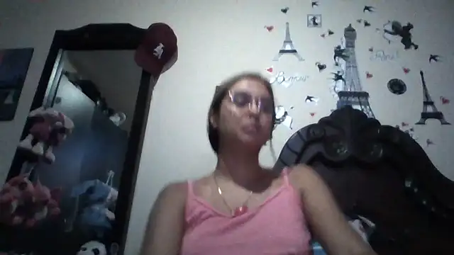 Snapshot of trianabell chatting on October 20, 1:41 am trianabell online show from October 20, 1:41 am