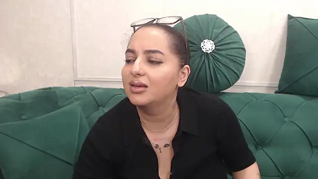 BustyAllyy online show from April 4, 6:51 pm