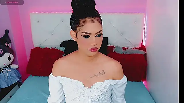 Snapshot of Amanda_bigx chatting on October 5, 5:45 am Amanda bigx online show from October 5, 5:45 am