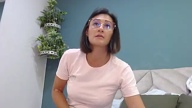 Snapshot of SharisWillian chatting on September 26, 4:21 am SharisWillian online show from September 26, 4:21 am