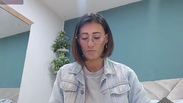 Snapshot of SharisWillian chatting on September 23, 3:48 am SharisWillian online show from September 23, 3:48 am