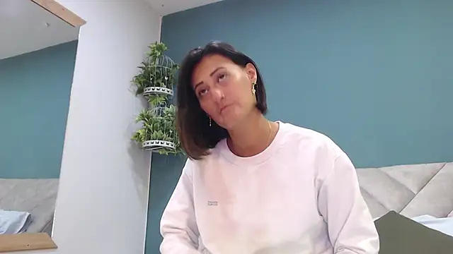 Snapshot of SharisWillian chatting on October 1, 3:55 am SharisWillian online show from October 1, 3:55 am