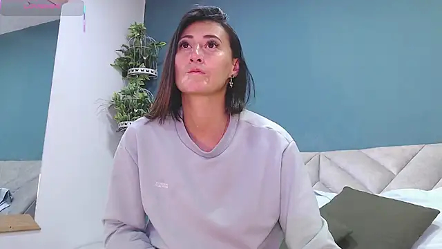 Snapshot of SharisWillian chatting on October 23, 3:45 am SharisWillian online show from October 23, 3:45 am