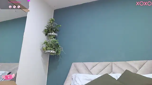 Snapshot of SharisWillian chatting on October 10, 4:28 am SharisWillian online show from October 10, 4:28 am