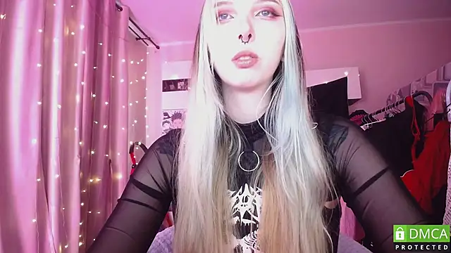 JustMeowGirl online show from May 17, 6:01 am
