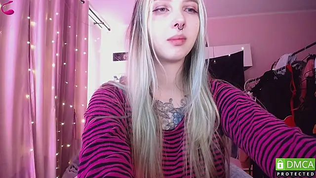 JustMeowGirl online show from May 16, 6:49 am