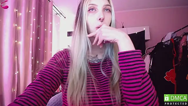 JustMeowGirl online show from May 16, 6:38 am