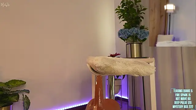 mimmyfit1 online show from February 5, 7:28 pm