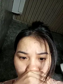 Ngoc-Trinh online show from March 26, 4:53 pm