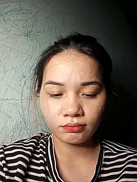 Ngoc-Trinh online show from October 25, 4:47 pm