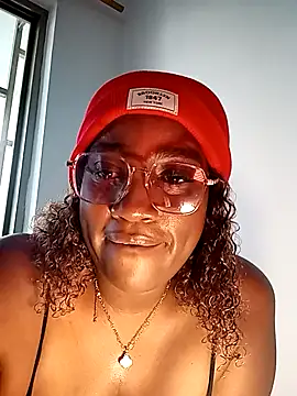 Snapshot of Perlasexyu1 chatting on October 21, 2:21 pm Perlasexyu1 online show from October 21, 2:21 pm