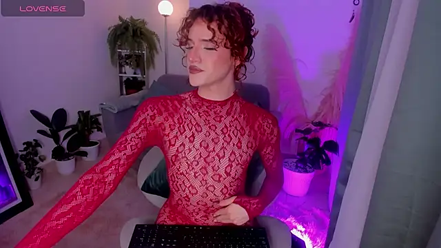 AnntoniaWood online show from October 12, 1:30 am