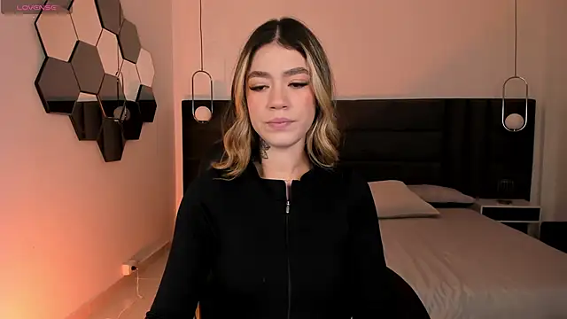 ViolettHansson online show from February 15, 10:47 am