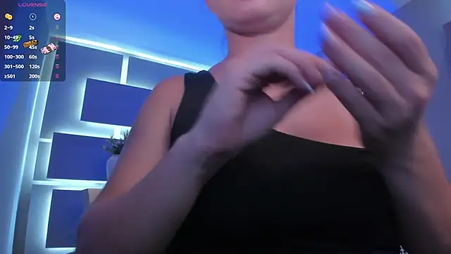 Snapshot of AliceHarper_ chatting on October 7, 7:18 pm AliceHarper online show from October 7, 7:18 pm