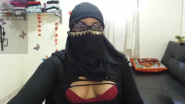 Snapshot of Aaliyah_brown chatting on September 24, 1:54 pm Aaliyah brown online show from September 24, 1:54 pm