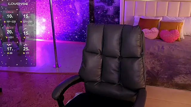 Snapshot of _F_R_A_U_ chatting on October 16, 1:19 am F R A U online show from October 16, 1:19 am