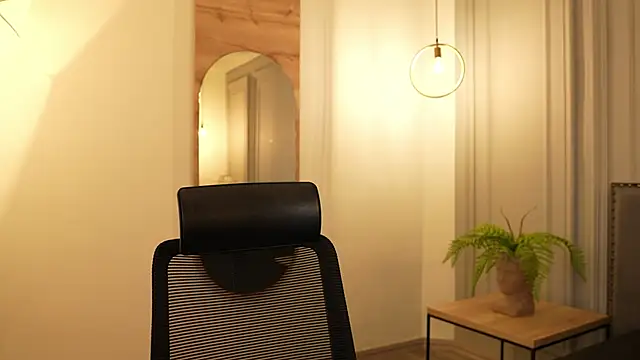 IrisBaker online show from October 27, 9:09 pm