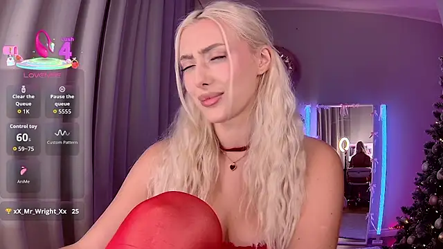 LoryWood online show from February 19, 3:33 pm