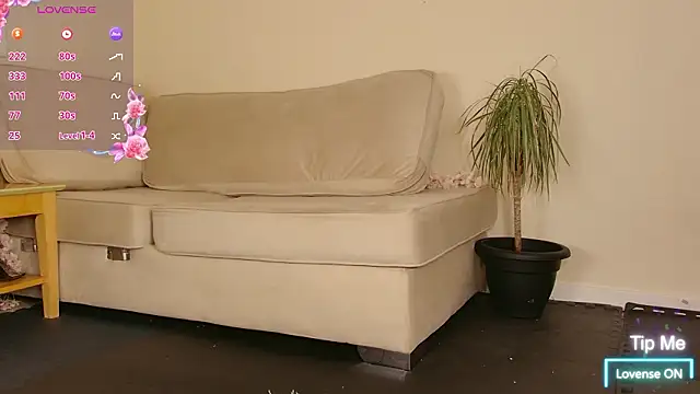 Milky flexy cat online show from March 9, 4:21 pm