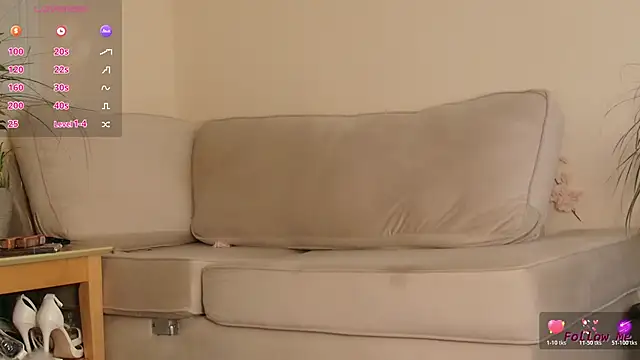 Snapshot of Milky_flexy_cat chatting on October 20, 3:15 pm Milky flexy cat online show from October 20, 3:15 pm