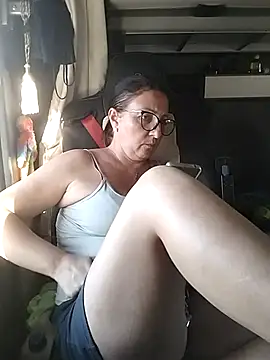 Snapshot of cuplubijoanna chatting on October 6, 4:01 pm cuplubijoanna online show from October 6, 4:01 pm