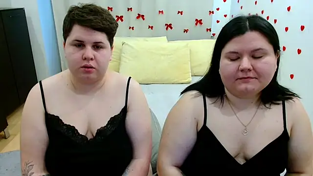 BeckyAndHellen online show from November 8, 11:15 am