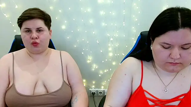 BeckyAndHellen online show from April 16, 8:08 pm