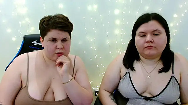 BeckyAndHellen online show from December 13, 9:21 pm