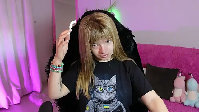 Eva Rosec online show from November 13, 9:19 am