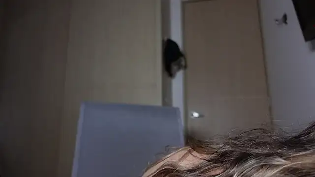 tinysophie online show from October 7, 11:53 pm