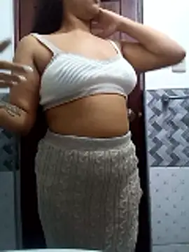 Snapshot of EAAM1 chatting on October 15, 9:06 pm EAAM1 online show from October 15, 9:06 pm