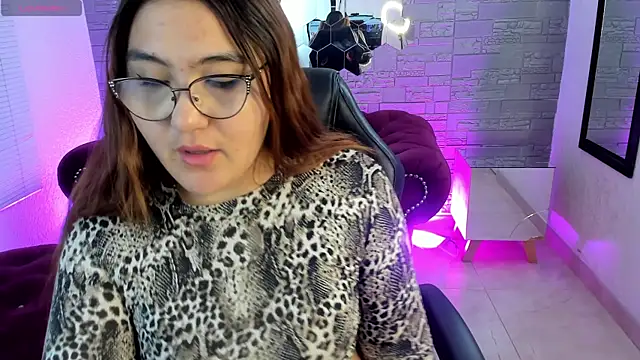 Snapshot of conniejames_m chatting on November 1, 1:26 pm conniejames m online show from November 1, 1:26 pm