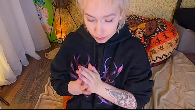 Snapshot of igotuscookies chatting on October 2, 9:09 pm igotuscookies online show from October 2, 9:09 pm