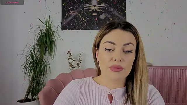 Snapshot of sonia_esd chatting on October 15, 5:10 am sonia esd online show from October 15, 5:10 am