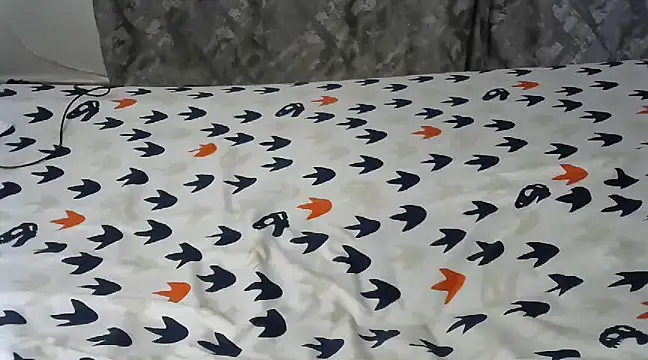 Snapshot of laetitia_ chatting on December 2, 9:32 am laetitia online show from December 2, 9:32 am