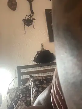 CUMQUEEN-XXX69 online show from December 2, 7:43 am