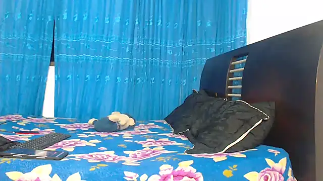 Hot Sharks  online show from October 6, 7:47 am