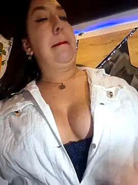 Snapshot of Bella_keny chatting on October 11, 9:39 pm Bella keny online show from October 11, 9:39 pm