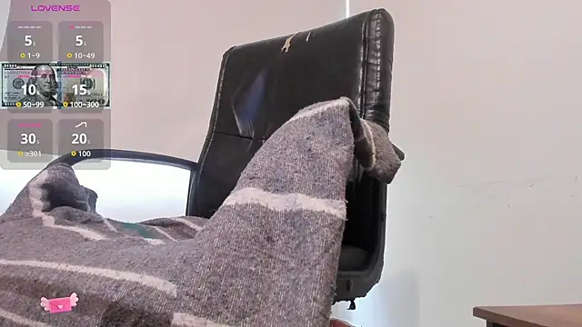 Snapshot of EmaGw chatting on October 11, 9:17 pm EmaGw online show from October 11, 9:17 pm