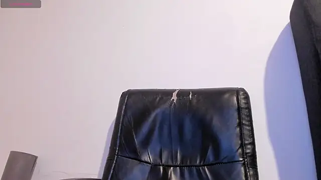 Snapshot of EmaGw chatting on October 16, 1:08 am EmaGw online show from October 16, 1:08 am