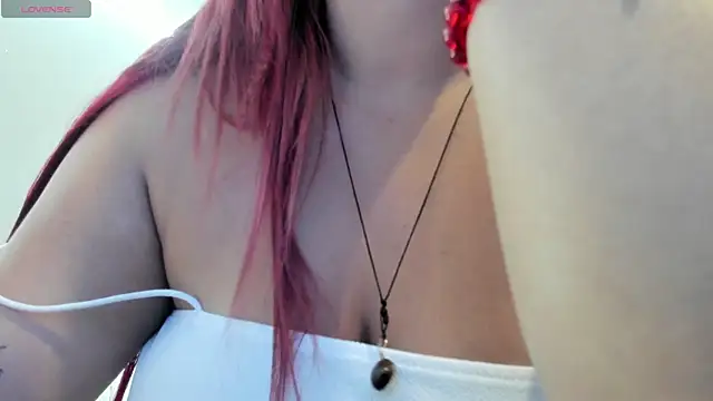 Snapshot of EmaGw chatting on October 14, 8:33 pm EmaGw online show from October 14, 8:33 pm