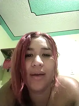 Snapshot of EmaGw chatting on October 3, 3:33 am EmaGw online show from October 3, 3:33 am