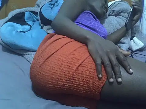 Snapshot of Petite_rider chatting on October 27, 8:47 pm Petite rider online show from October 27, 8:47 pm