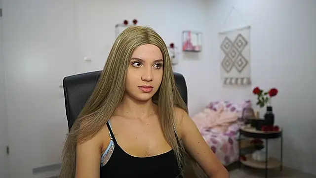 EvelynCage  online show from October 15, 6:10 pm