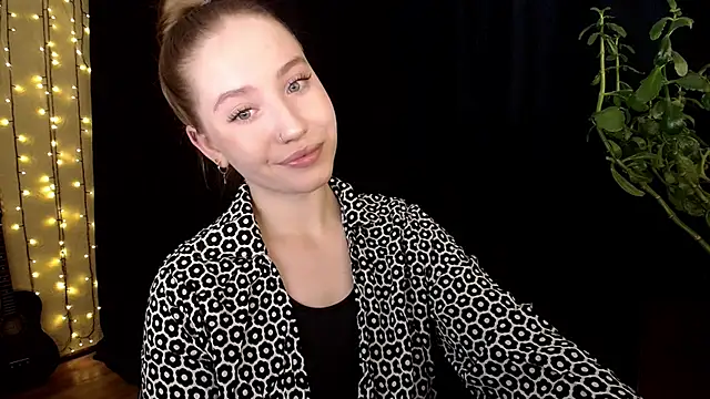 Snapshot of SindiWatsoon chatting on October 29, 12:31 pm SindiWatsoon online show from October 29, 12:31 pm