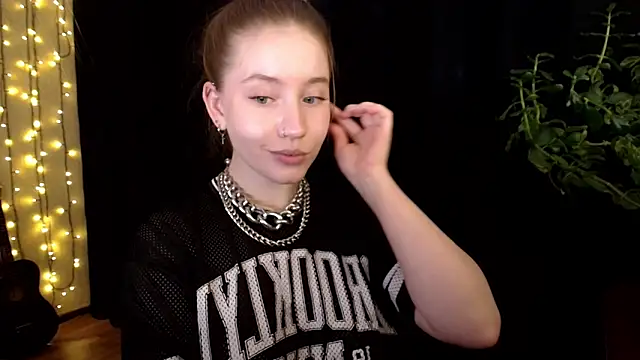 Snapshot of SindiWatsoon chatting on September 12, 1:51 pm SindiWatsoon online show from September 12, 1:51 pm