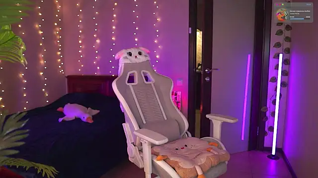 Kamila icee online show from December 4, 9:15 pm