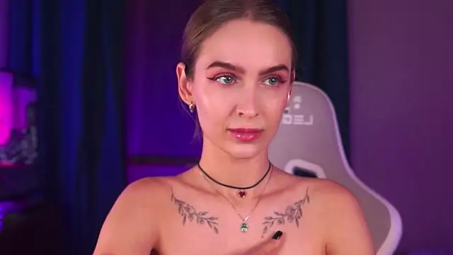 Kamila icee online show from October 19, 8:00 pm