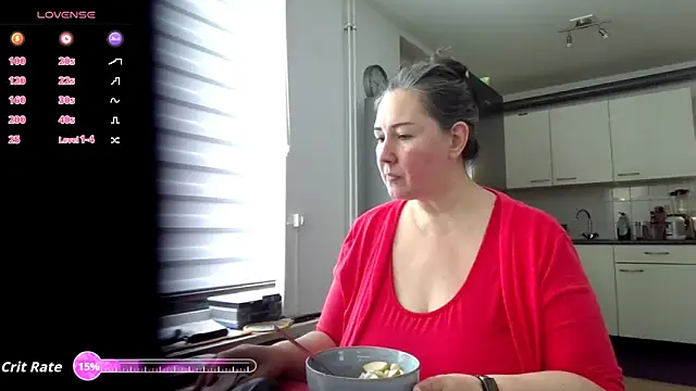 Snapshot of MilfGina chatting on October 9, 7:34 am MilfGina online show from October 9, 7:34 am