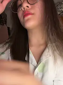 Snapshot of Krixxi22 chatting on October 31, 2:54 pm Krixxi22 online show from October 31, 2:54 pm